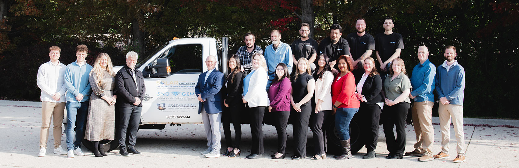 AboutUs_Employee_GrpPhoto