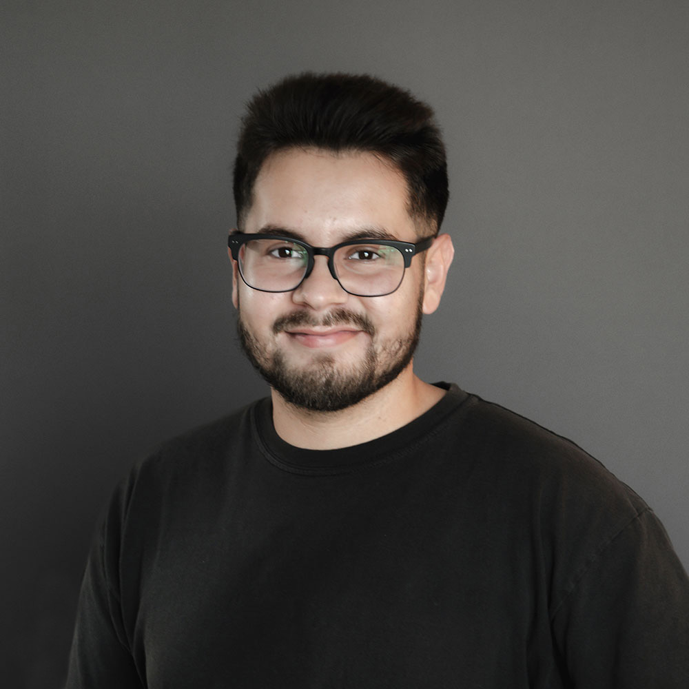 Leo-Ayala_1000x1000_Plainshirt