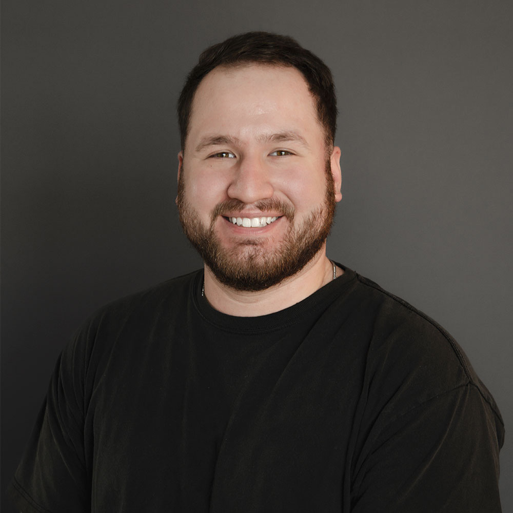 Luke-Bender_1000x1000_Plainshirt