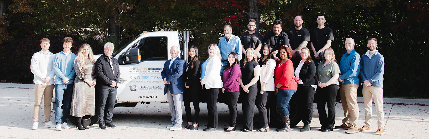 AboutUs_Employee_GrpPhoto_NoJoe